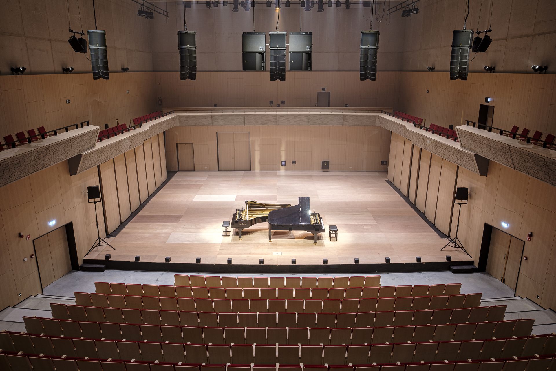 Le Grand Manège A large concert hall in Namur with a L-Acoustics L-ISA system