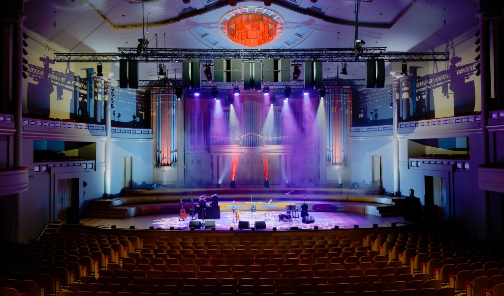 Bozar Henry Le Boeuf stage with L-ISA system with five L-Acoustics L2D