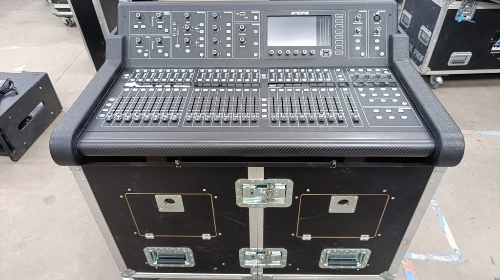 MIDAS M32 live
