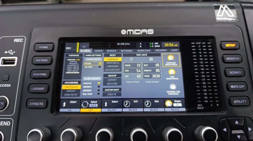 M32 R + Flightcase