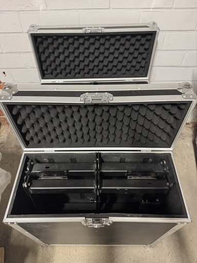 L-Acoustics 2x L-Acoustics Kibu-SB in case 